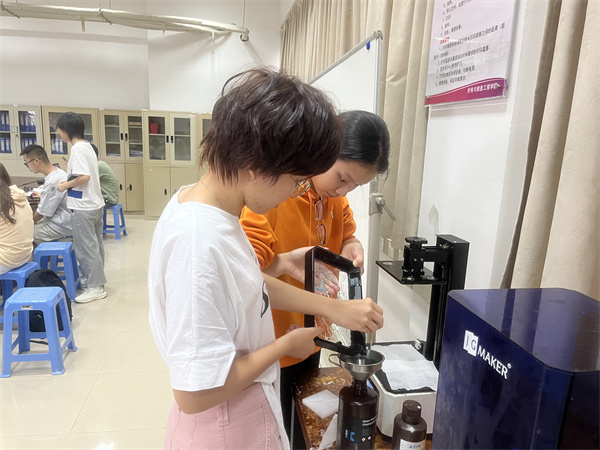 《3D打印技术实训》课程（拍摄者：福建师范大学光电信息与工程学院）.jpg